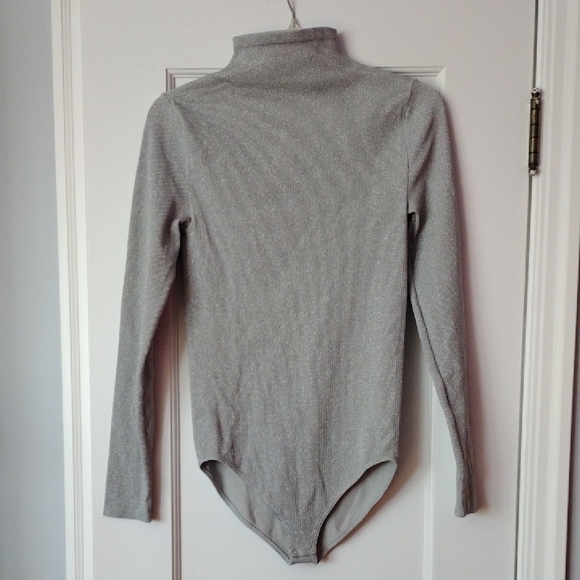 Wolford metallic long sleeved bodysuit. EUC. Size L. - Picture 2 of 8